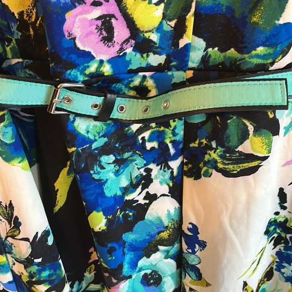 Chetta B Belted V neck Short Sleeve Flowy Floral Casual Cocktail Party Dress - Picture 3 of 8